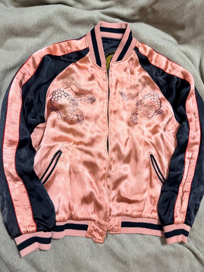 美品 ２面用 JAPANESE SCRIPT ライオン 日本限定 スカジャン