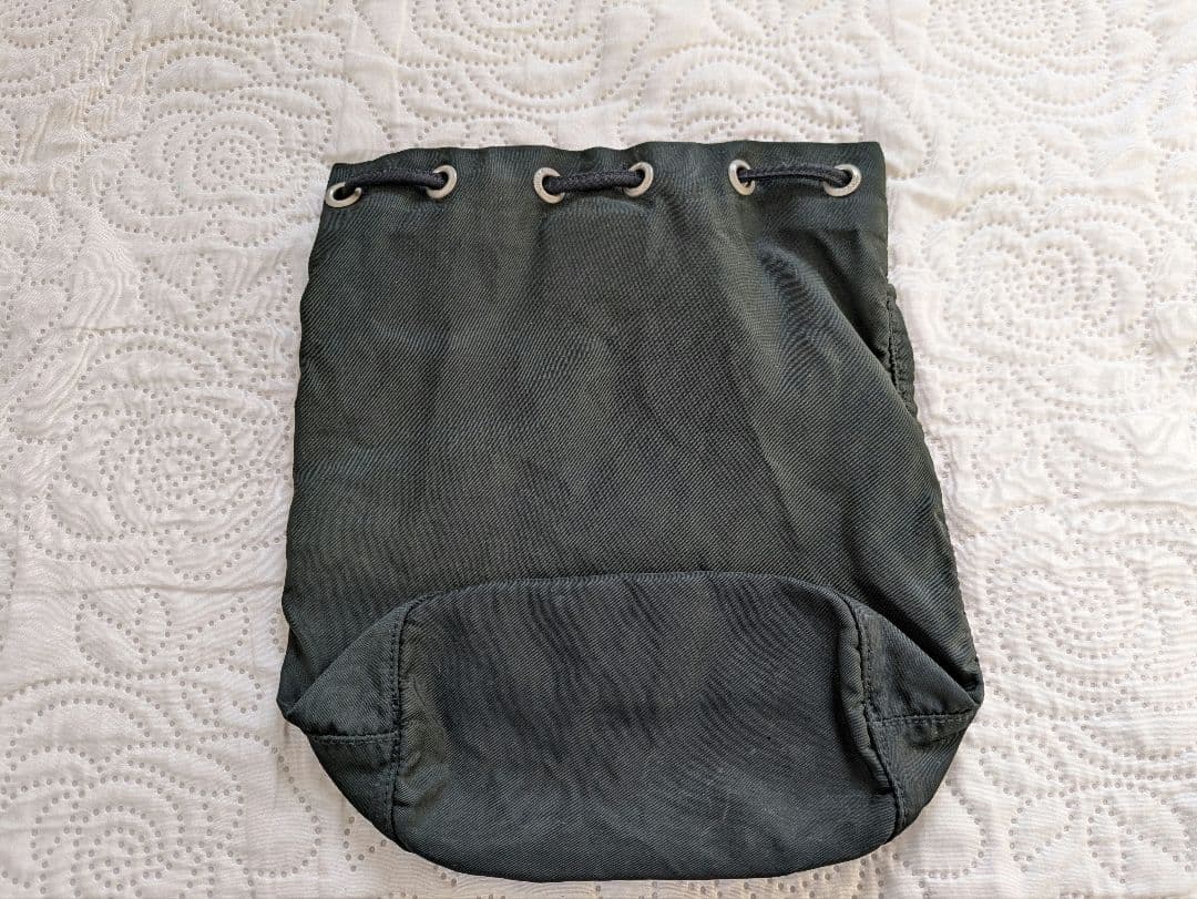 PRADA 巾着ポーチ　黒