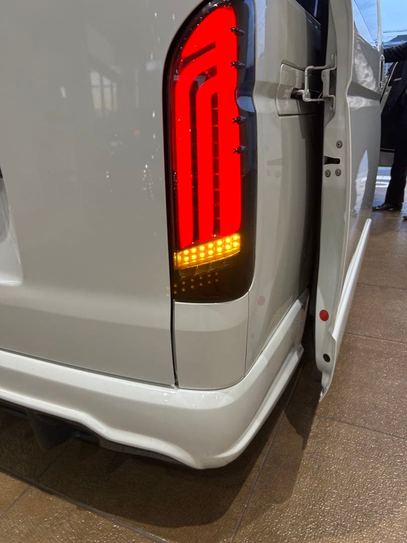 ハイエース200系　MTS✖️バレンティ　テールランプ