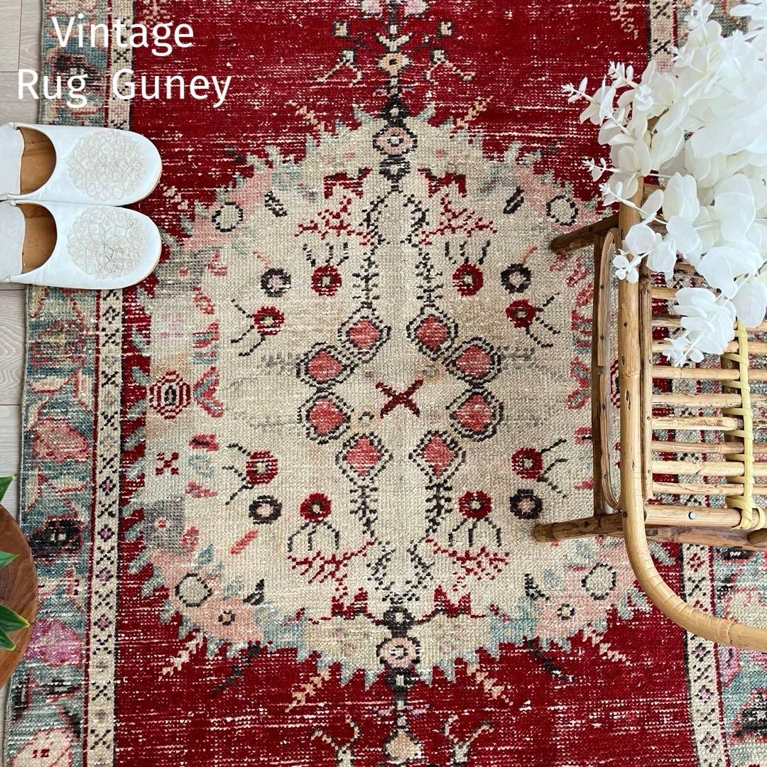 レア貴重✳︎大判　ギュネイラグ　レッド　淡いブルー　ピンク　トルコヴィンテージラグ