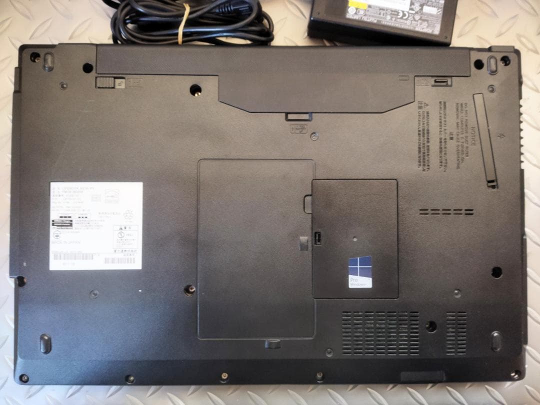 富士通 LIFEBOOK i3-6100U 新品ssd256G ジャンク