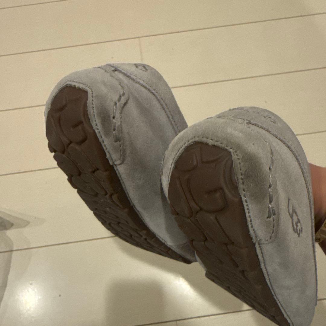 UGG グレー モカシン 花飾り付き