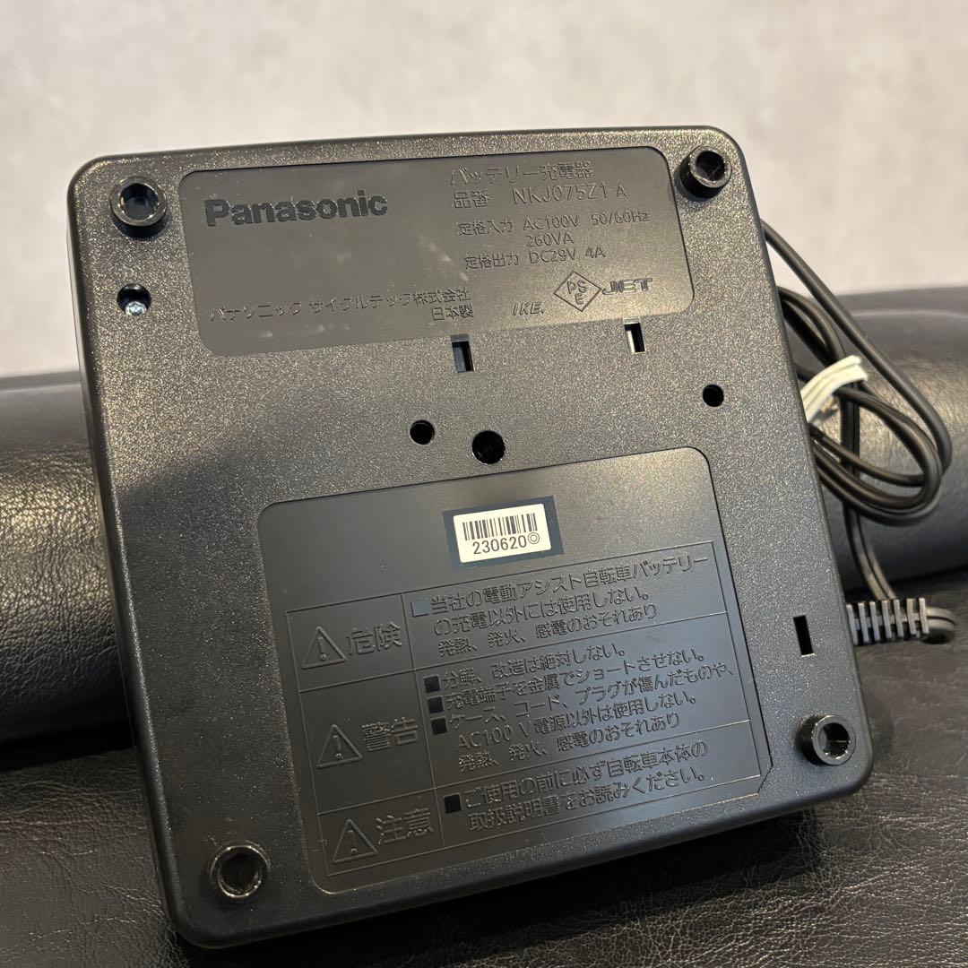 【美品】Panasonic 電動自転車用バッテリー充電器 NKJ075Z1