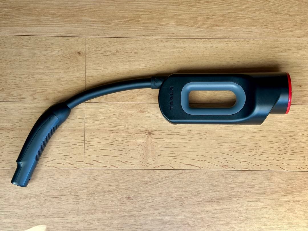 TESLA ChadeMO テスラ　チャデモ