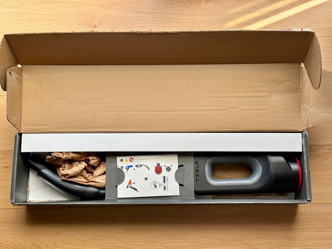 TESLA ChadeMO テスラ　チャデモ