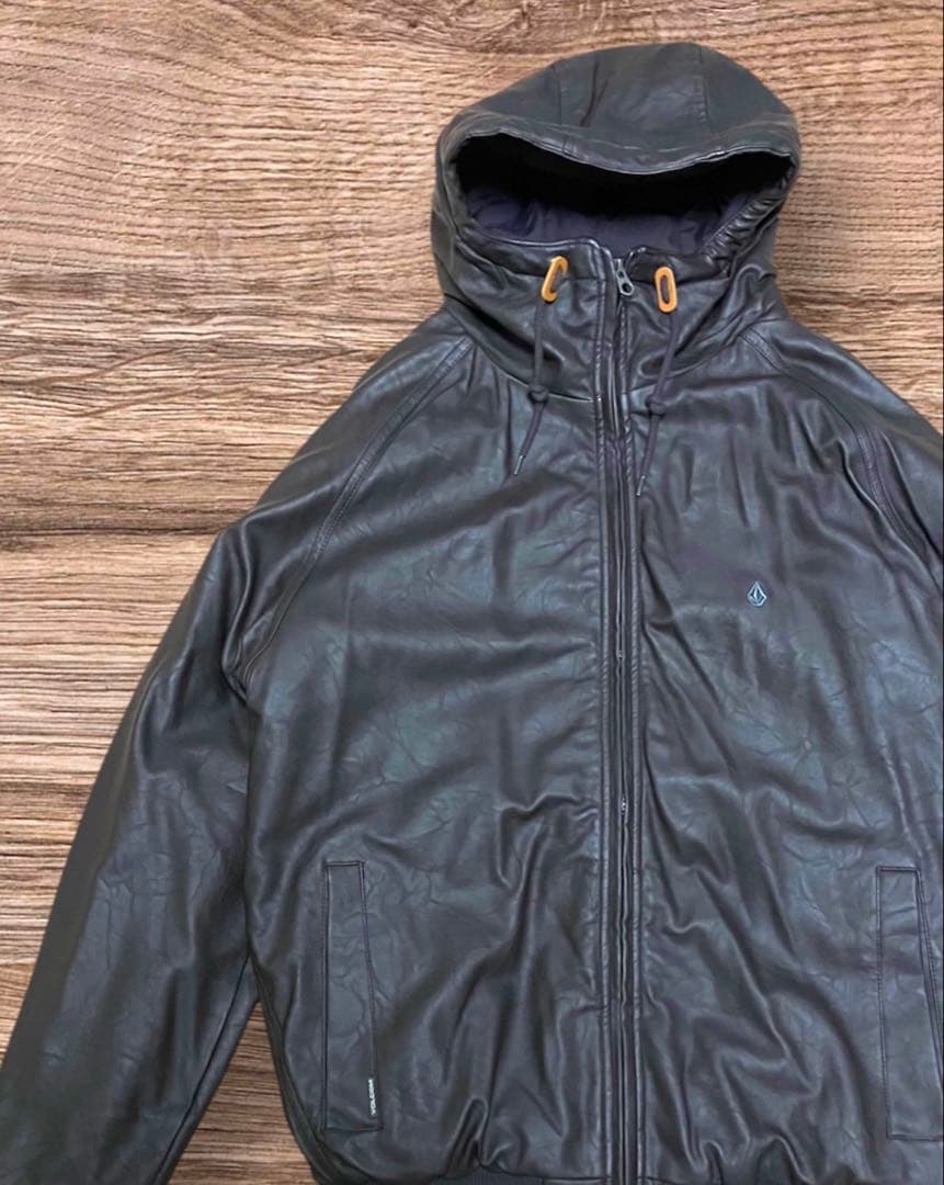 未使用 VOLCOM フード付きジャケット 防寒 レザー調 濃いブラウン