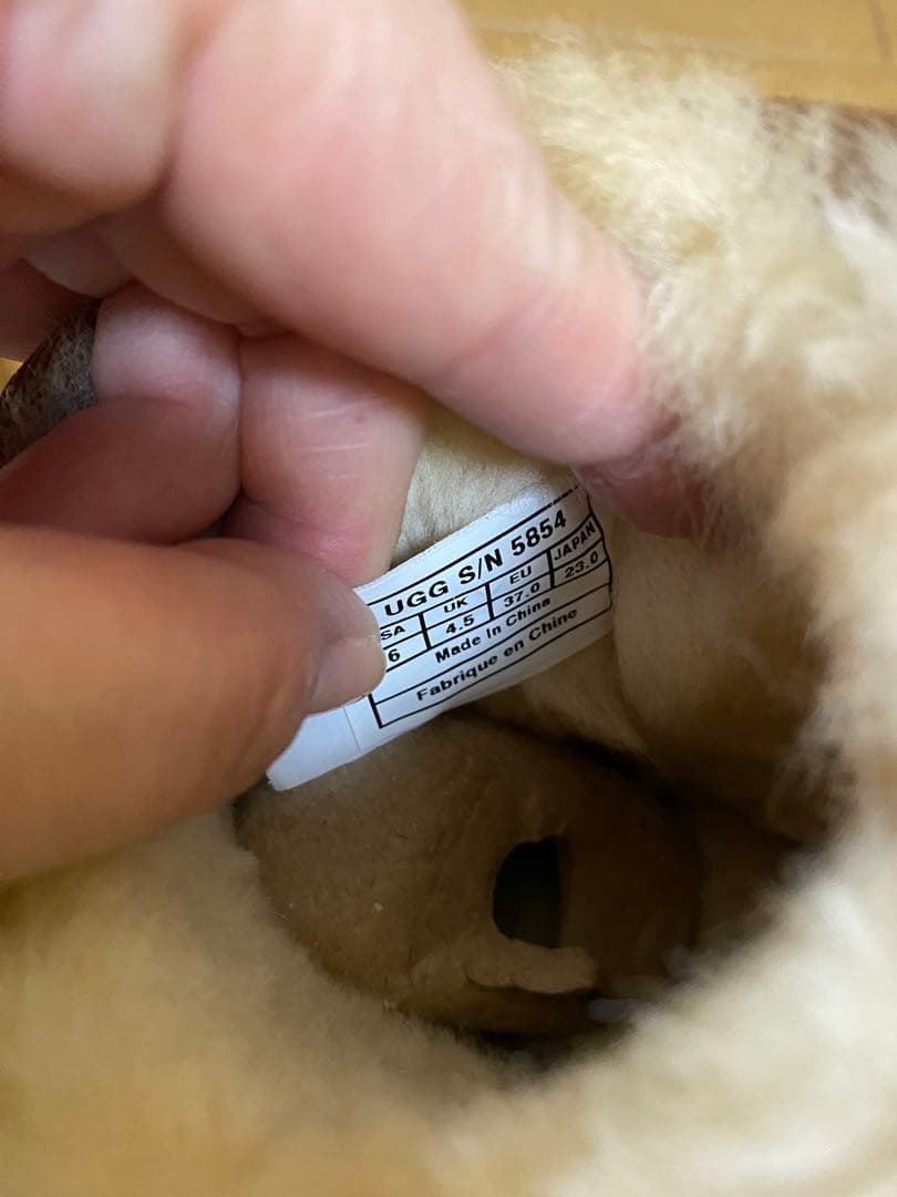 【ほぼ新品】UGG クラッシックミニ5854 W/CHE