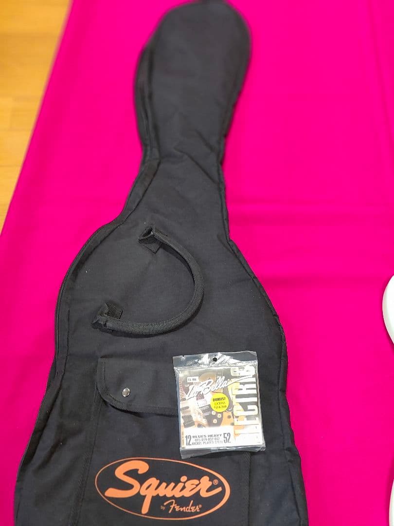 Squier ストラトキャスタータイプ エレキギター純正ケース 弦付