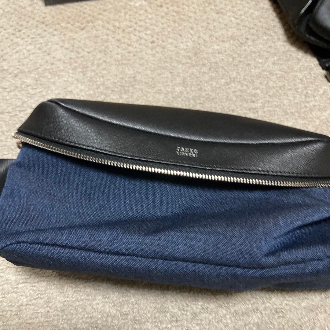 ①COACH ブラック ボディバッグ②TAKEO KIKUCHI ウエストポーチ