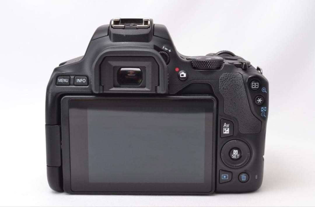 ■ 美品 ■ キャノン　Canon Kiss X10 レンズキット