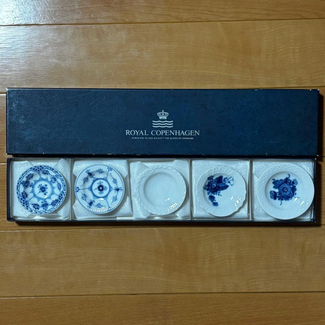 未使用 ロイヤルコペンハーゲン ハーフレース プレイン ブルーフラワー 豆皿