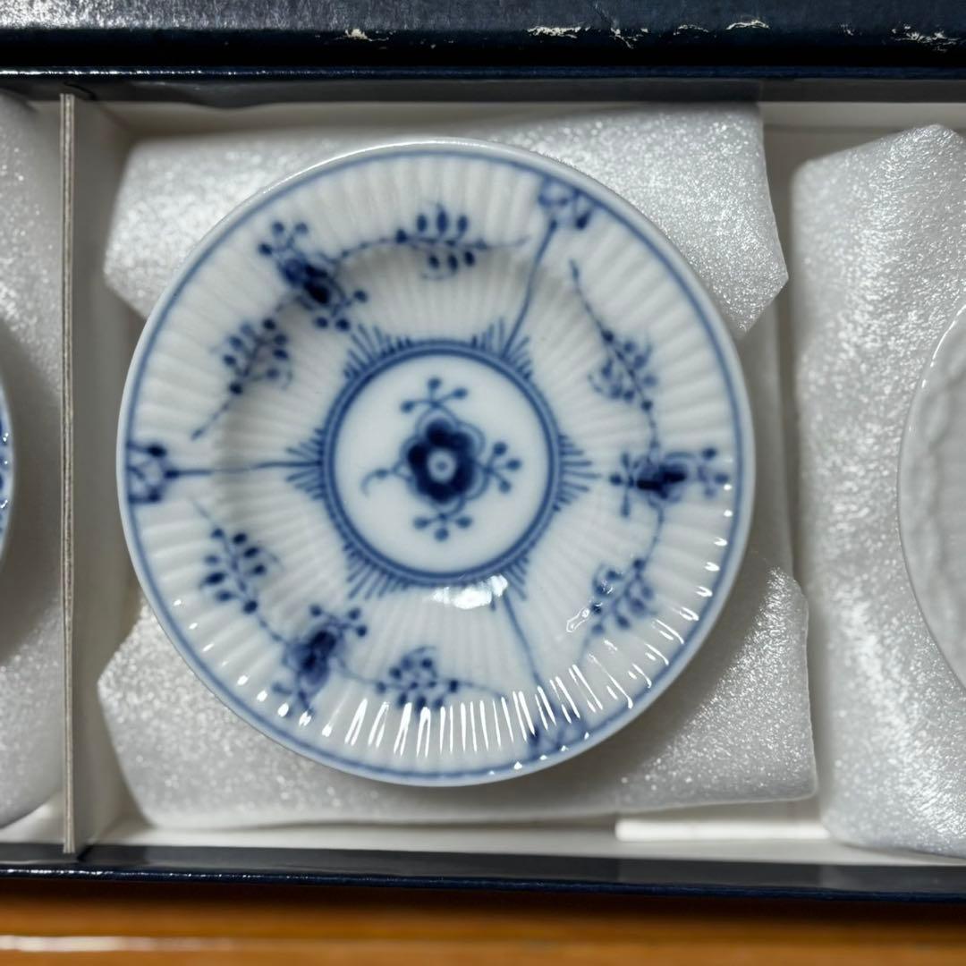 未使用 ロイヤルコペンハーゲン ハーフレース プレイン ブルーフラワー 豆皿