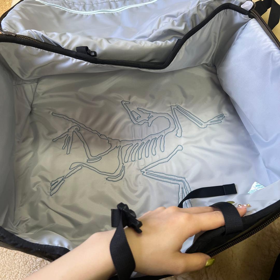 希少モデル新品タグ付き　ARC'TERYX バッグ カーキ　コンバートケース