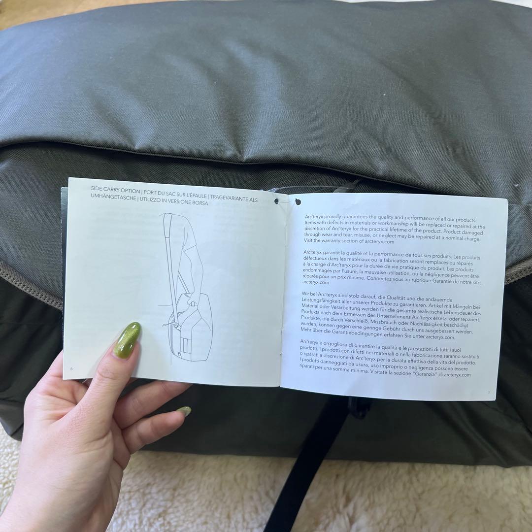 希少モデル新品タグ付き　ARC'TERYX バッグ カーキ　コンバートケース