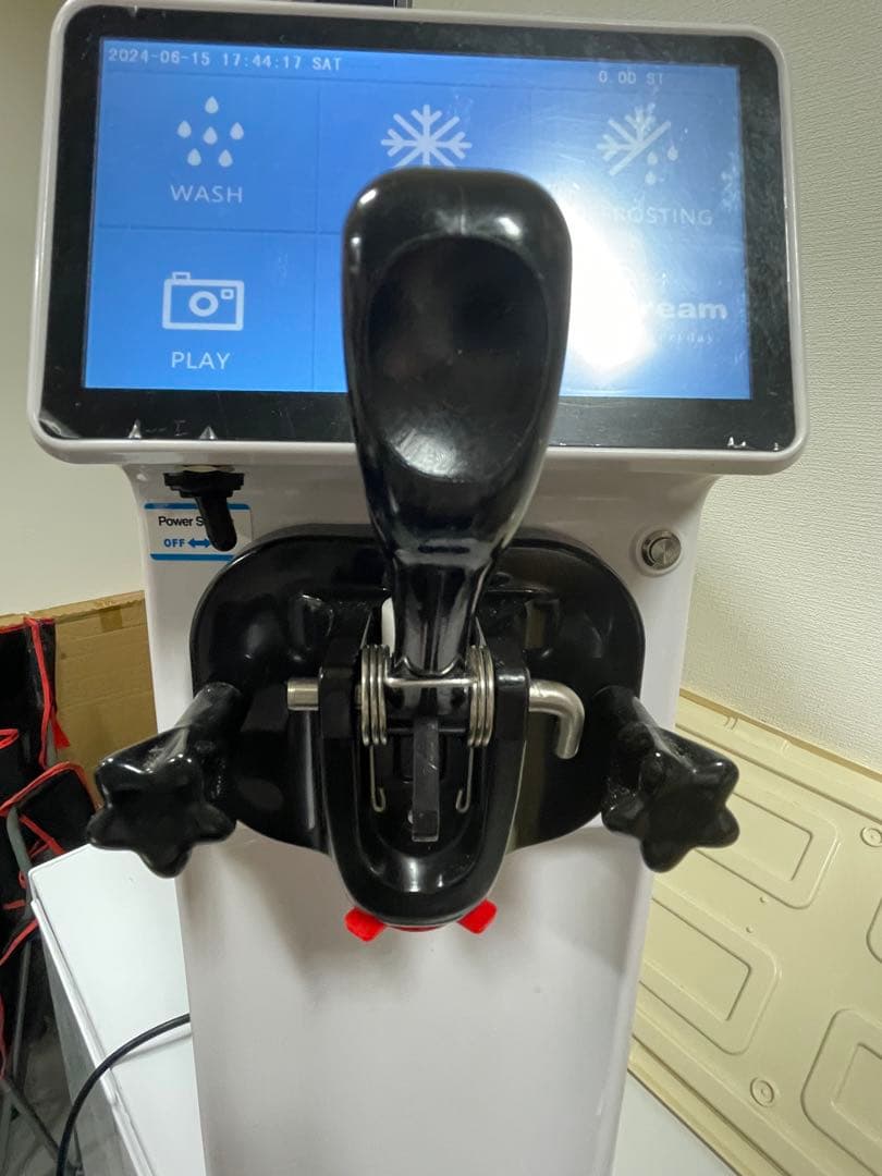 ソフトクリーム機　100v50㎐　業務用