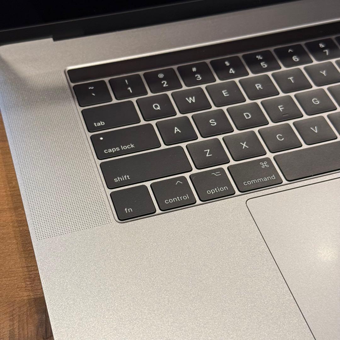 Apple MacBook Pro 15インチ i7/16G/1T USキー