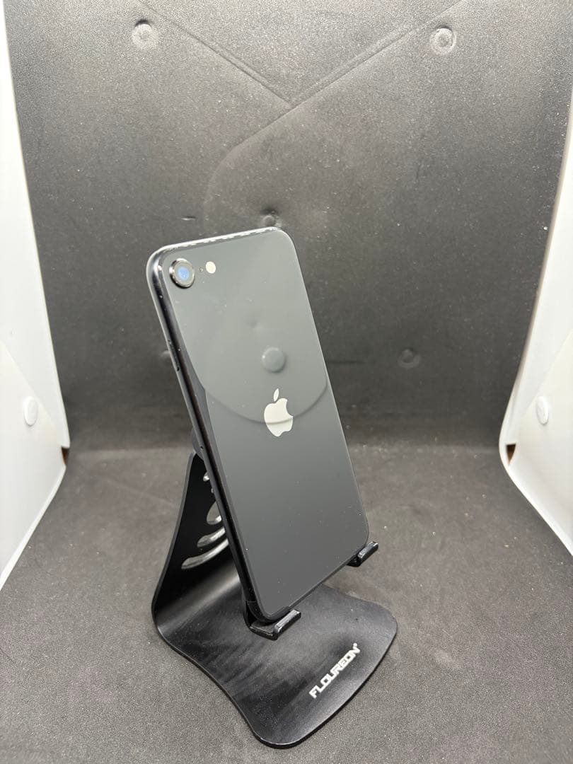 Apple iPhone SE (第2世代) ブラック 本体