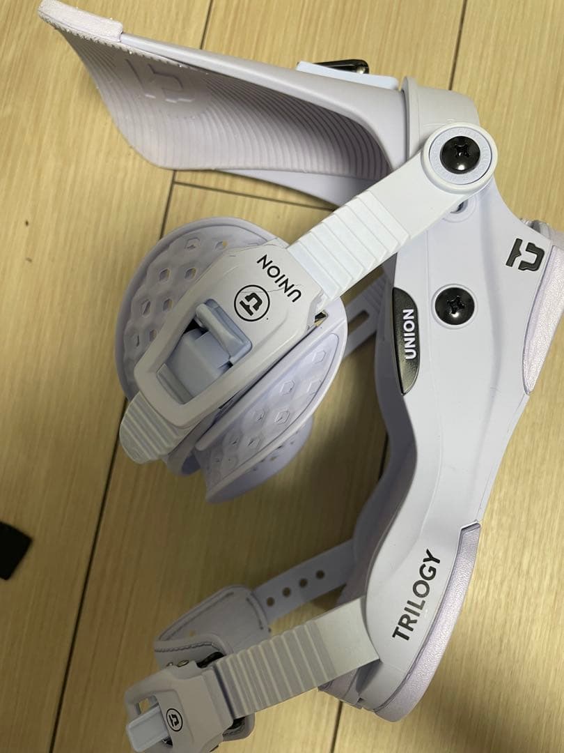 Union トリロジー　薄い　紫色　スノーボードビンディング