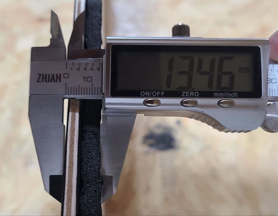 ハイエースリアサイドガラス窓埋めパネル防音断熱ベージュレザー仕様左右１セット