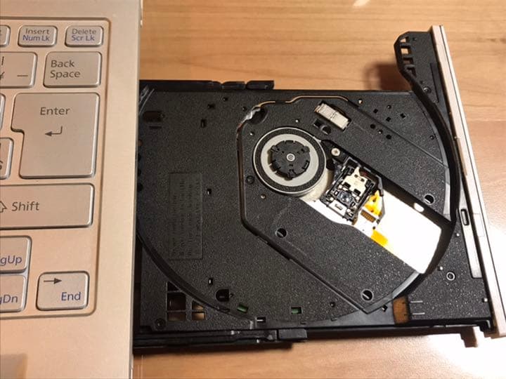 富士通　ノートパソコン　FMVS75MWP