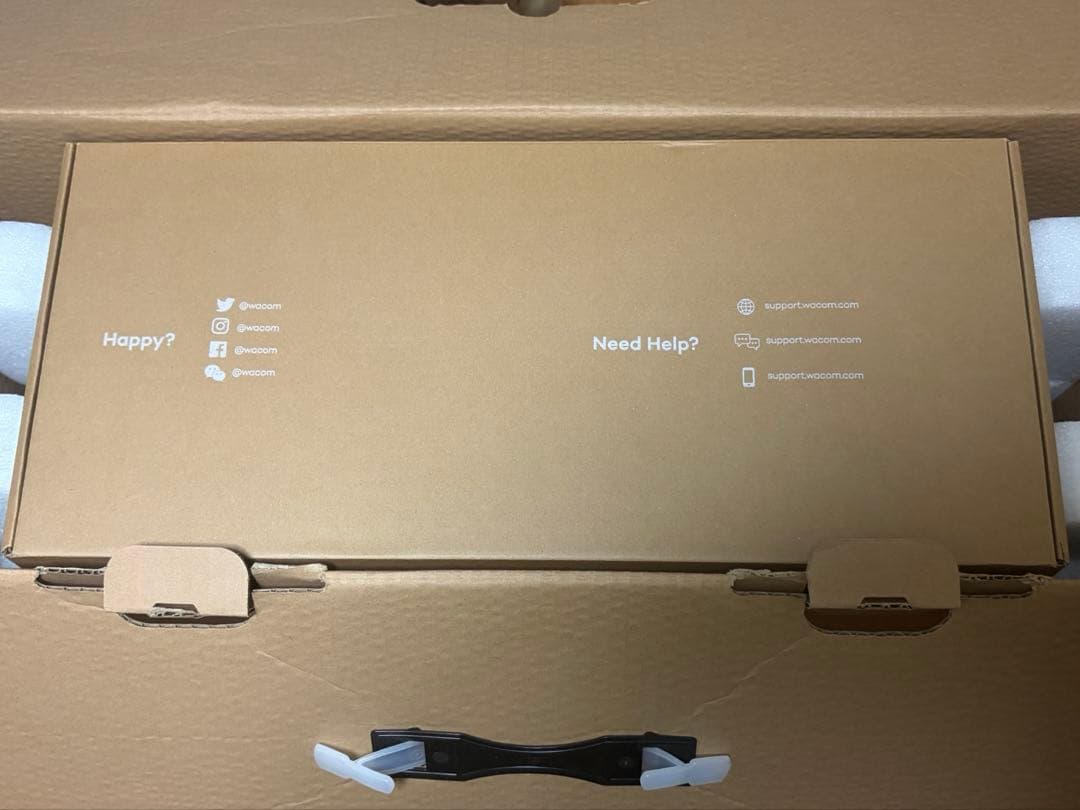 液タブ・ペンタブ Wacom Cintiq 22 (DTK2260K0D)