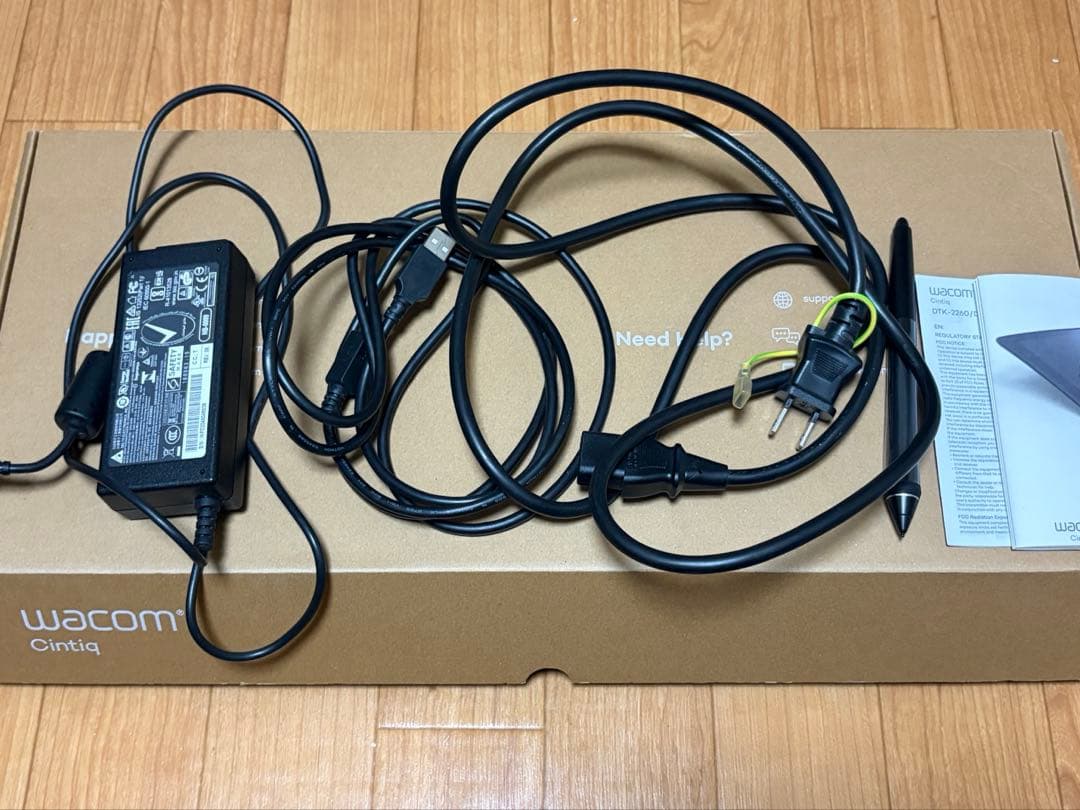 液タブ・ペンタブ Wacom Cintiq 22 (DTK2260K0D)