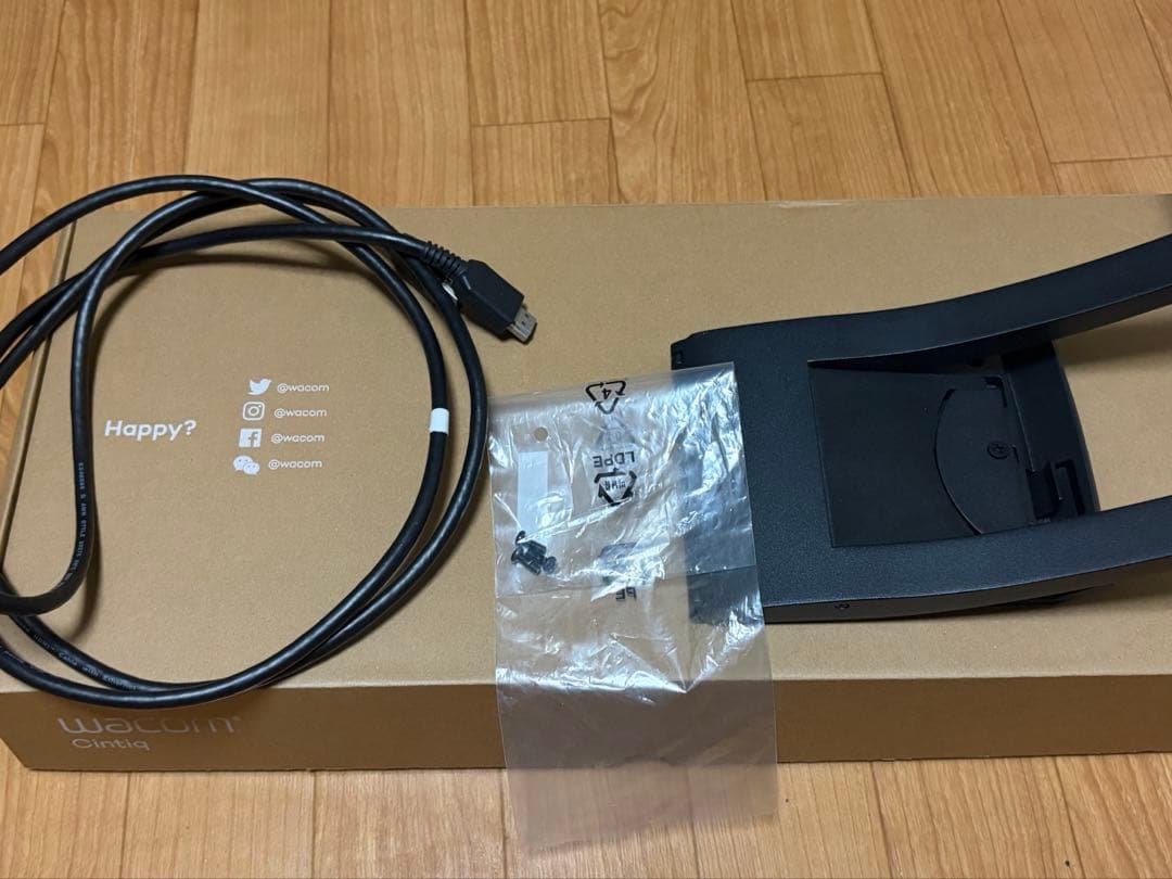 液タブ・ペンタブ Wacom Cintiq 22 (DTK2260K0D)