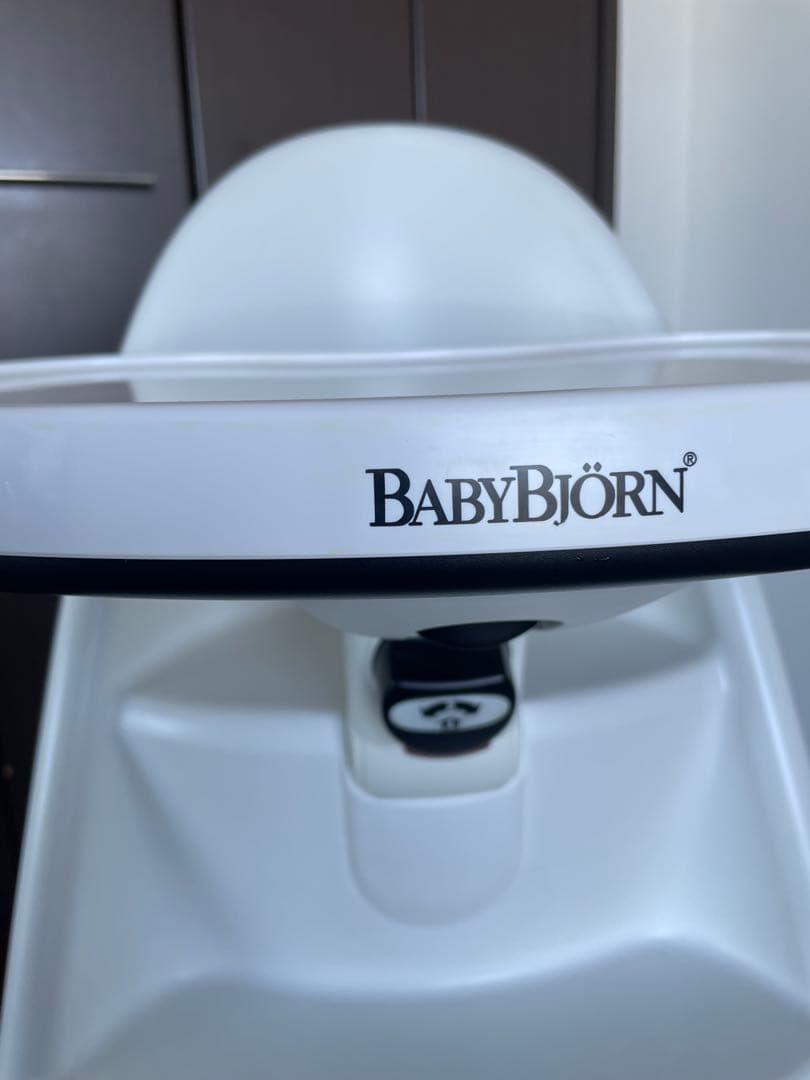 BABYBJÖRN ハイチェア ホワイト/ブラック（ハーネスなし）ベビービョルン