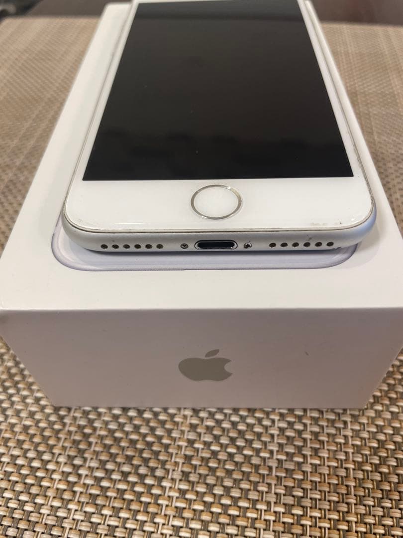 Apple iPhone 8 シルバー 64GB箱付き