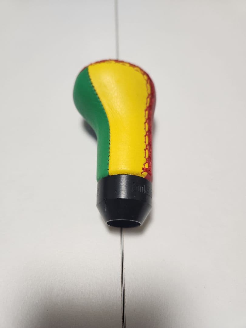 MOMO(イタリア製)のベネトンカラーのステアリングとシフトノブ及びホーンボタン