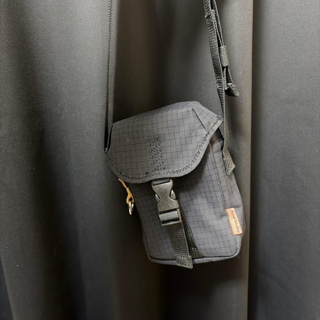 ブラック ショルダーバッグ