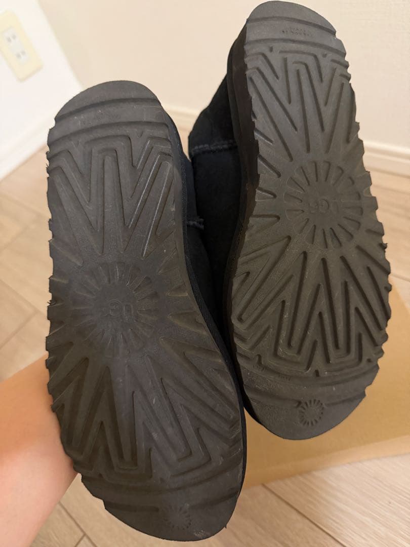 （はなはなび）UGG クラシックウルトラミニブラック