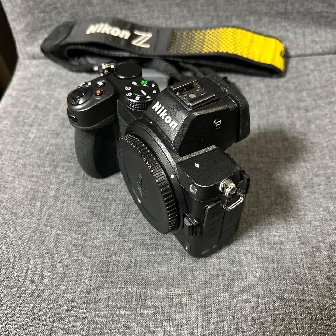 Nikon Z5 ミラーレスカメラ　本体　ボディ　ニコン　フルサイズ