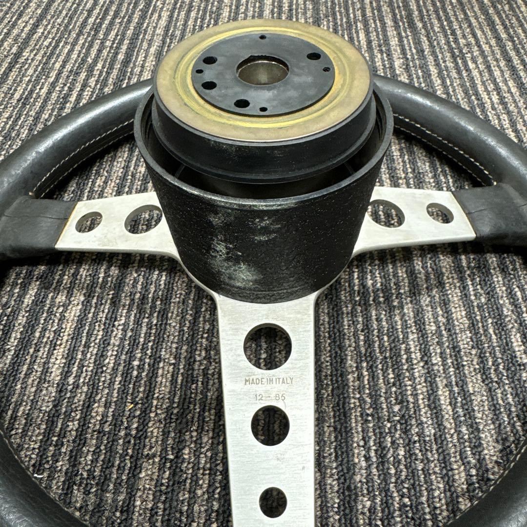 MOMO ステアリングホイール 3スポーク　ホーン　ボス