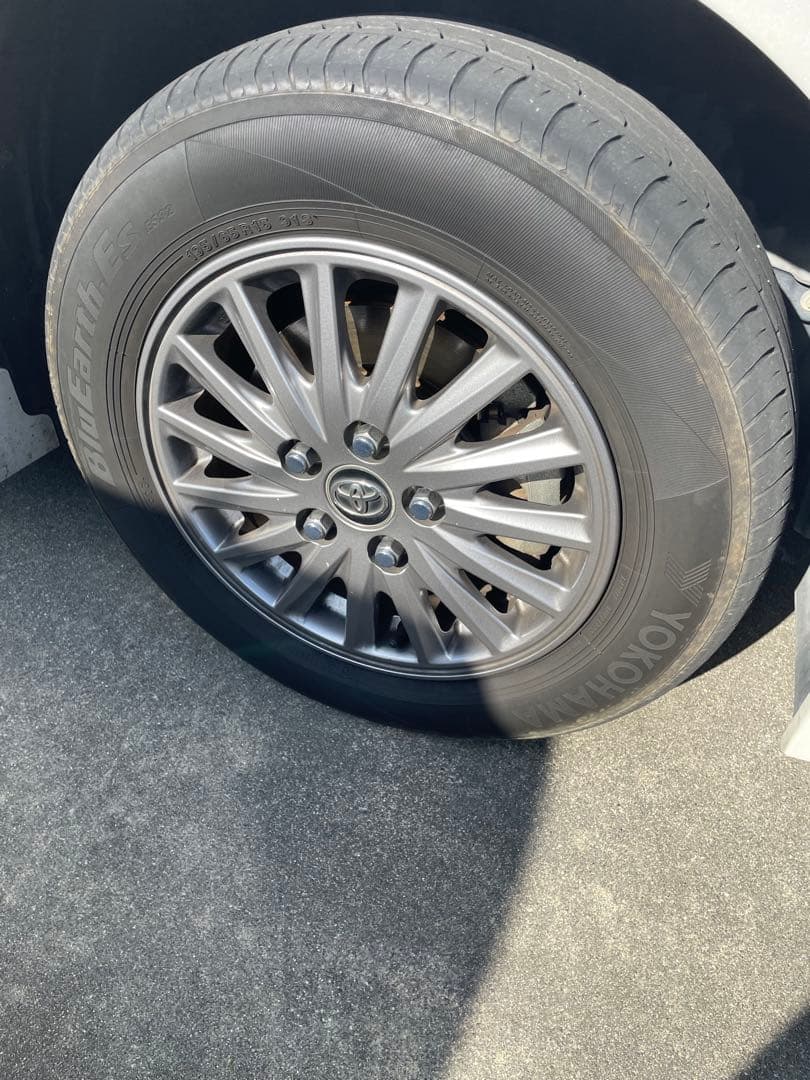 エスクァイア タイヤ　ホイール