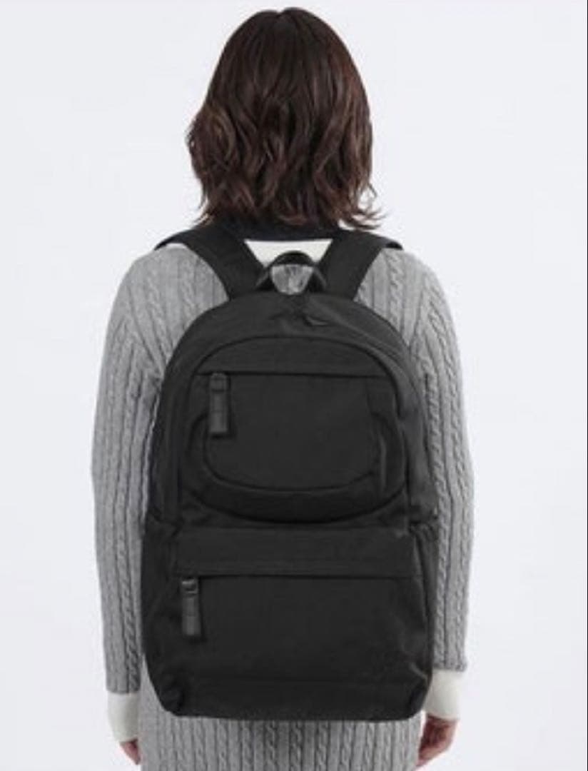 ※未使用※美品※MARY QUANT オールブラックシンプルロゴ リュックL