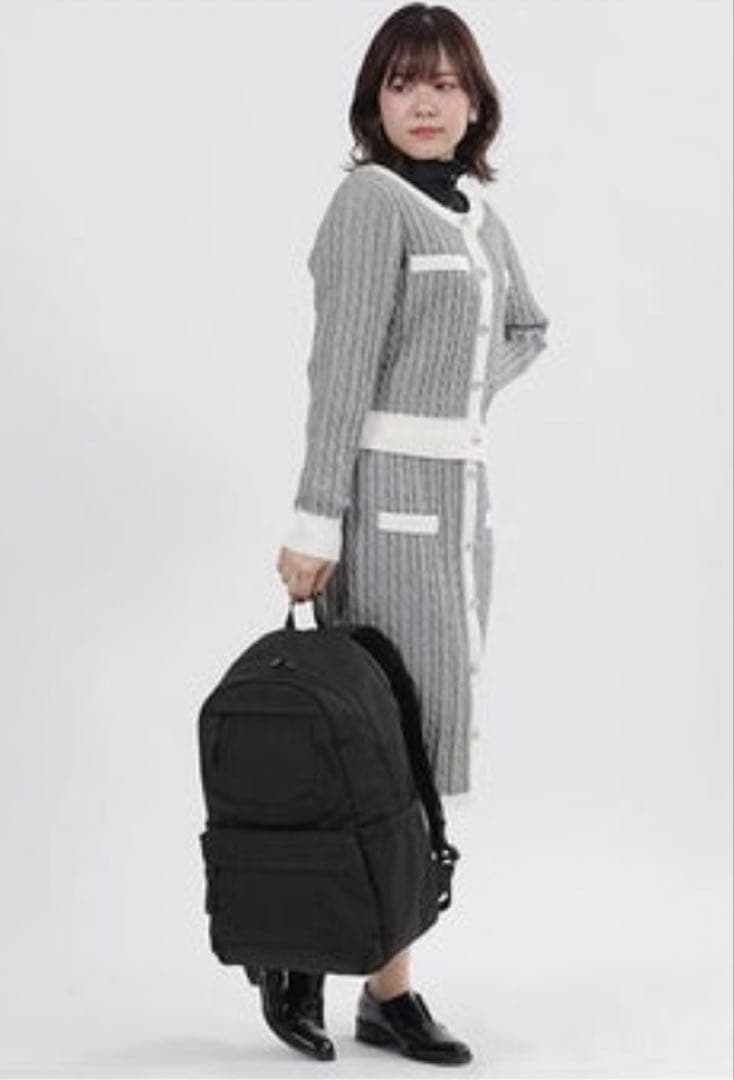 ※未使用※美品※MARY QUANT オールブラックシンプルロゴ リュックL