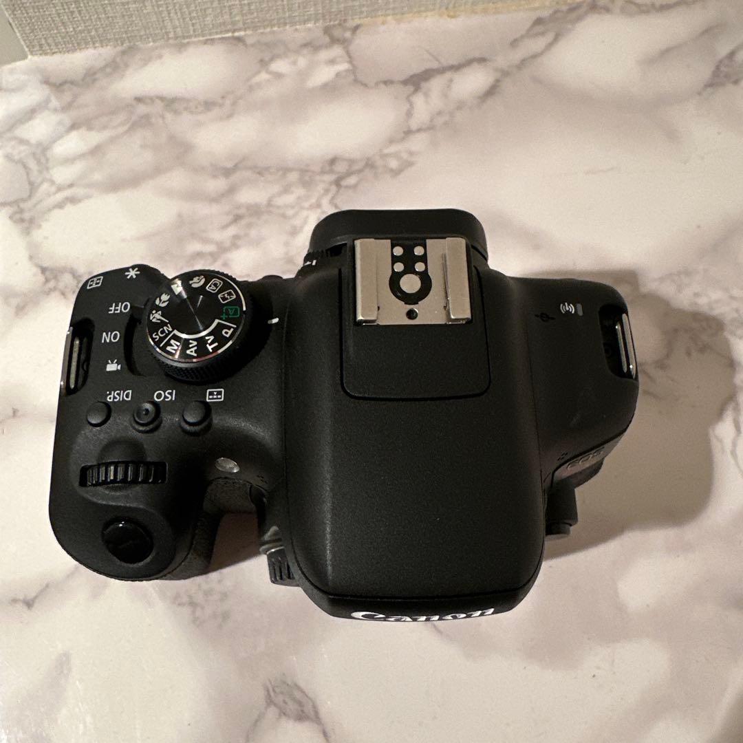 Canon EOS Kiss X8i ダブルズームキット 一眼レフカメラ