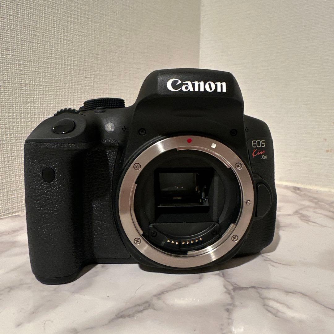 Canon EOS Kiss X8i ダブルズームキット 一眼レフカメラ