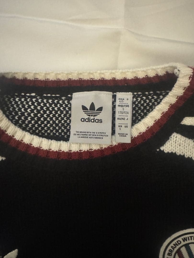 adidas プルオーバーニット 黒