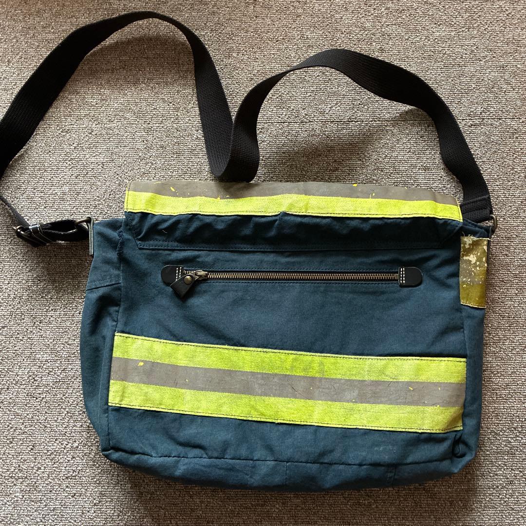 バ*ィ様 消防服を再利用・リデザイン　メッセンジャーバッグ　川崎　一点もの