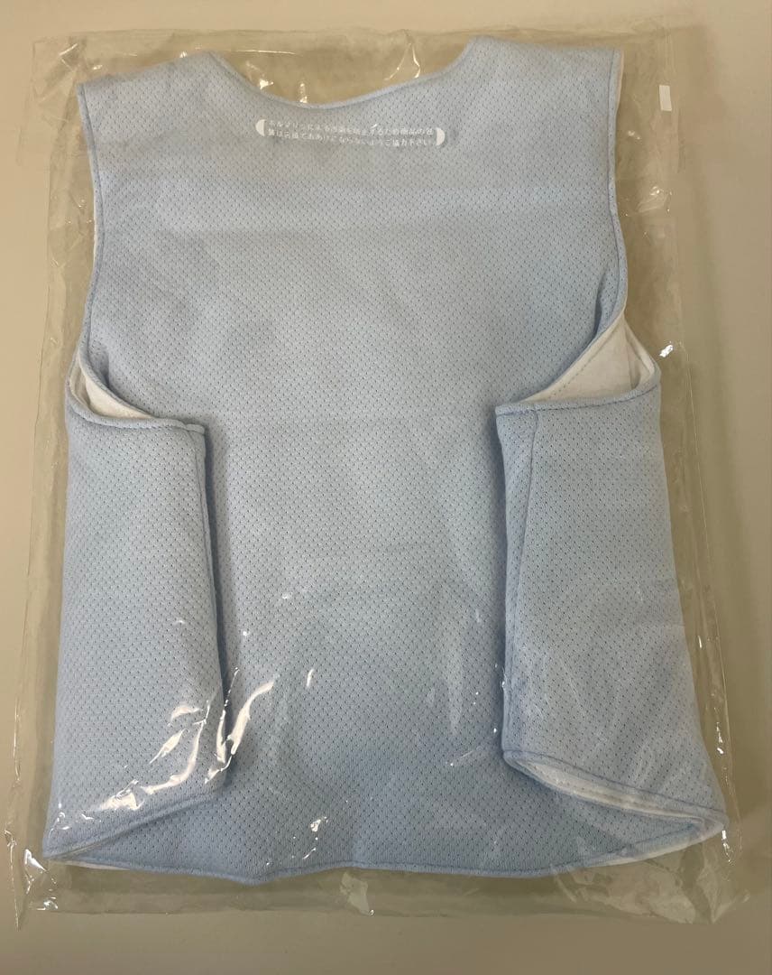 新品未使用　ファミリア　カバーオール　ベスト　　靴下2足セット売り　70