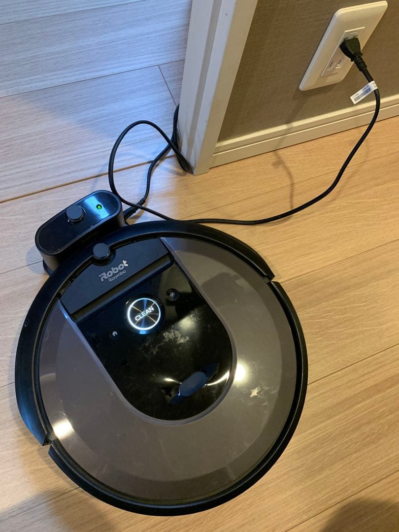 Roomba i7 ロボット掃除機本体 充電ドック、交換部品付き
