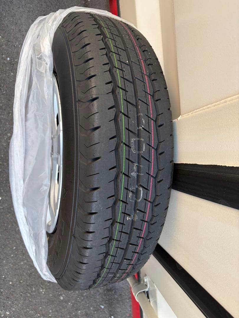 200系ダークプライムsハイエースワゴン　純正15インチ タイヤ ホイールセット