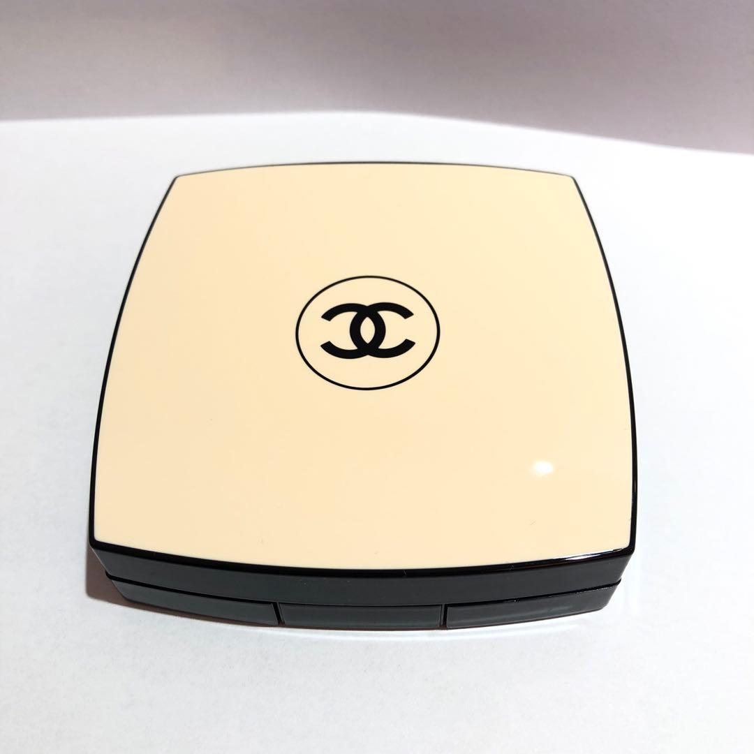 ♠ シャネル レベージュ ヘルシー ゴールデングロウパウダー ソレイユクーシャン