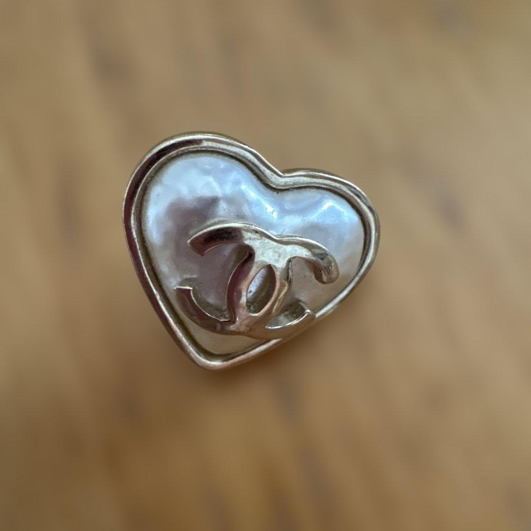 CHANEL ハート型パールピアス