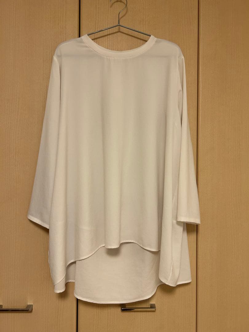ビアズリー 後ろドレープTブラウス アイボリー