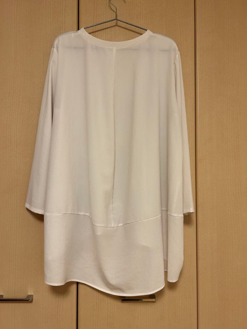 ビアズリー 後ろドレープTブラウス アイボリー