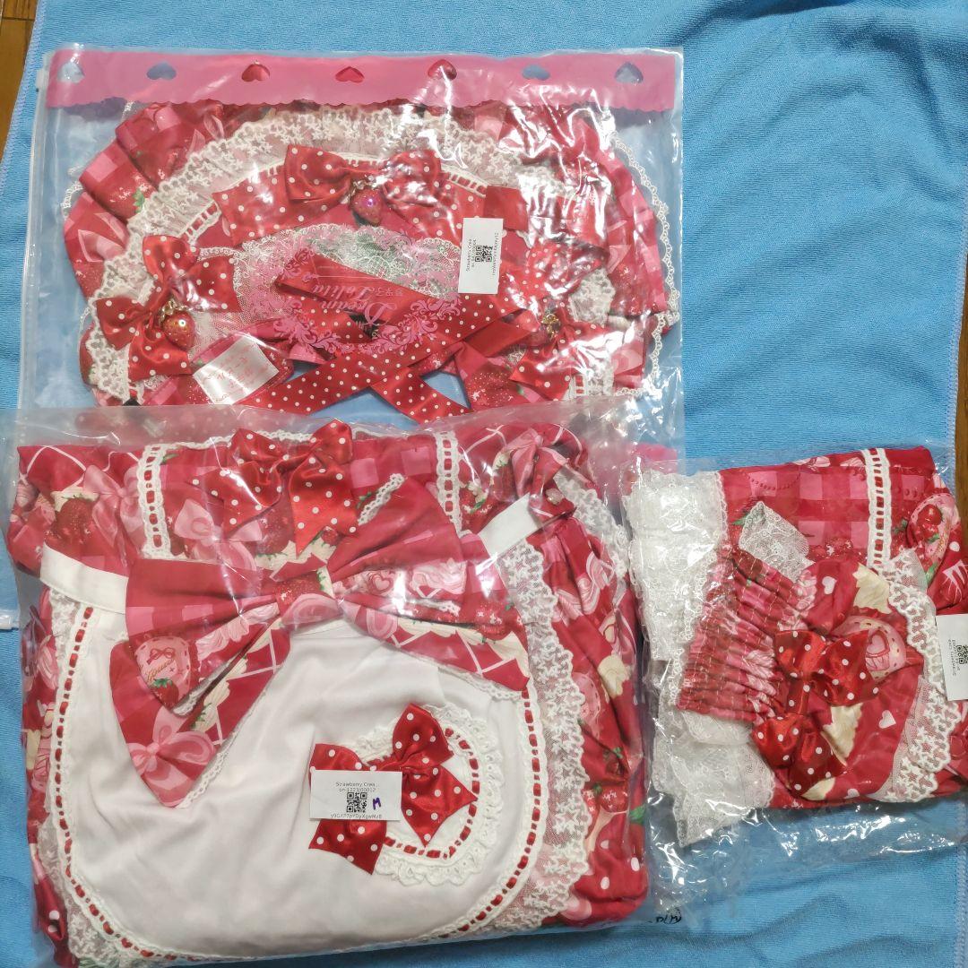 s*様 エペティス 新品未使用　Strawberry Cream ワンピース 3