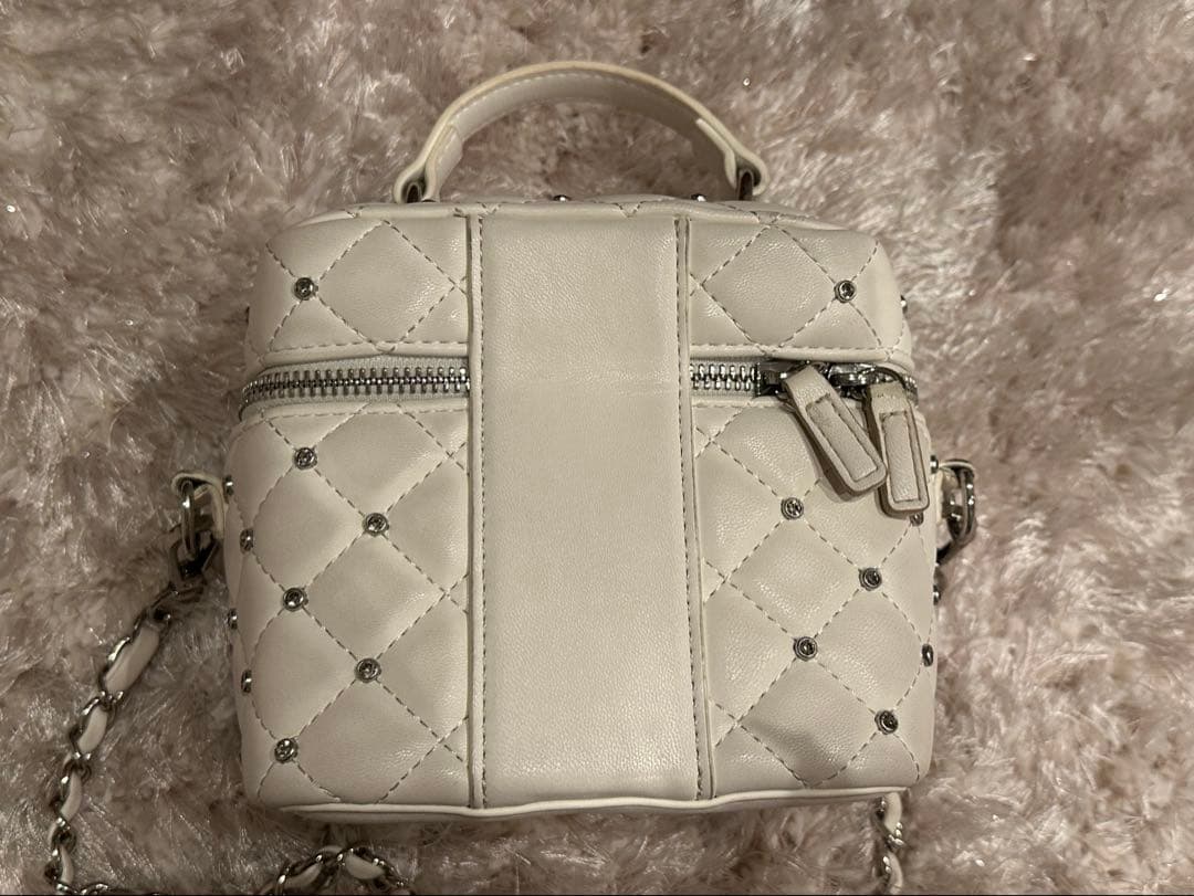 Darich ダーリッチ　キルティングビジュースクエアミニバッグ WHT